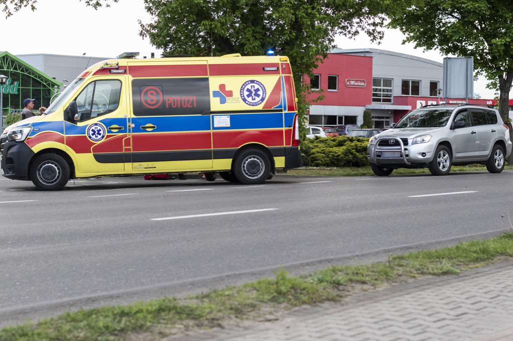 Wyjeżdżając na Gostyńską uderzyła w motocyklistę