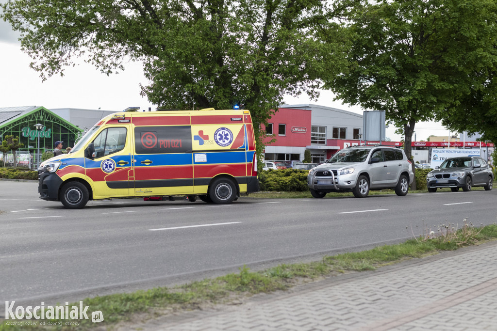 Wyjeżdżając na Gostyńską uderzyła w motocyklistę