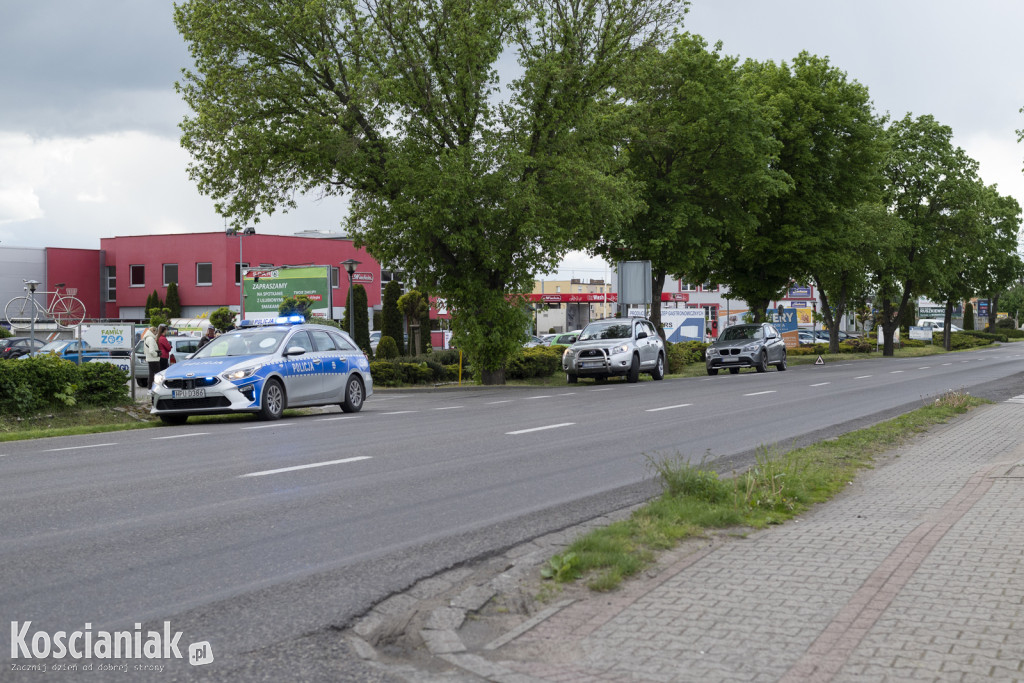 Wyjeżdżając na Gostyńską uderzyła w motocyklistę
