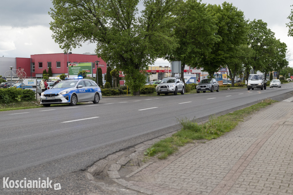 Wyjeżdżając na Gostyńską uderzyła w motocyklistę