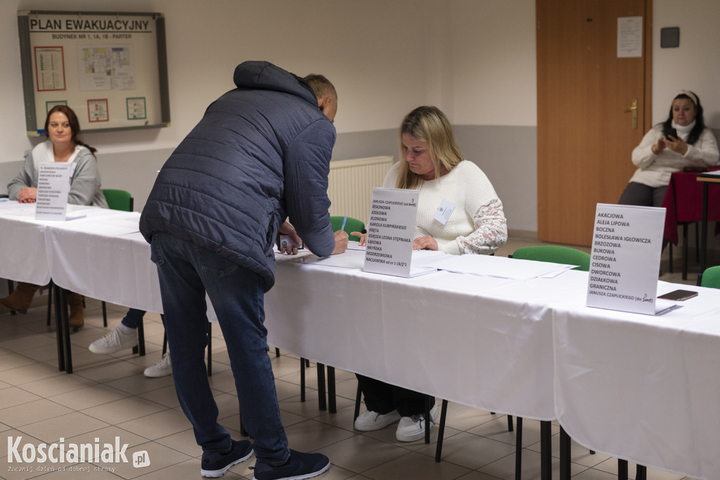 Kościaniacy głosują w II turze wyborów