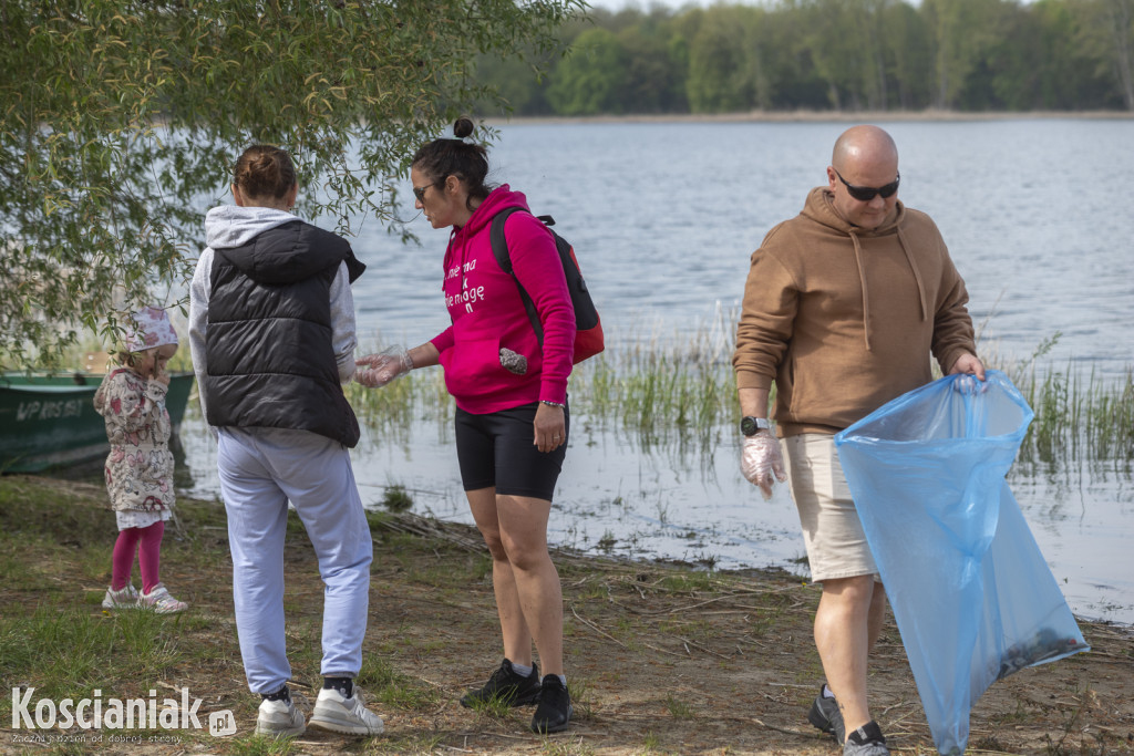 Akcja sprzątania w Nowym Dębcu