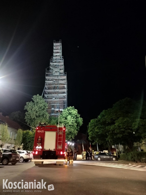 Pijany wszedł na rusztowanie kościoła