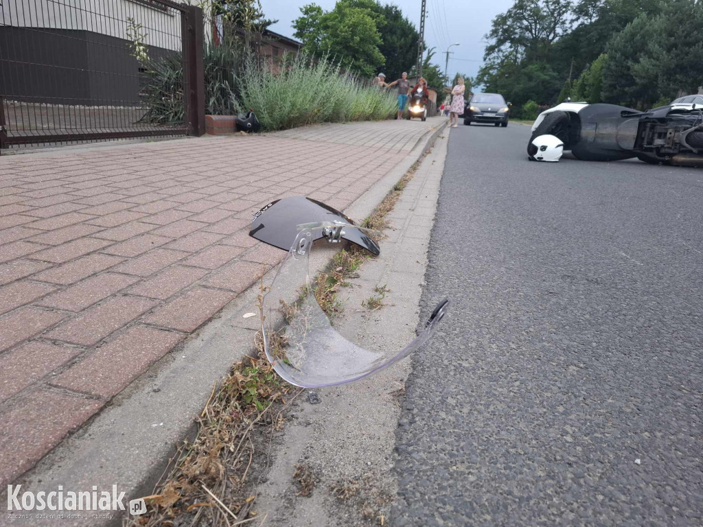 Cofając uderzył w motocykl