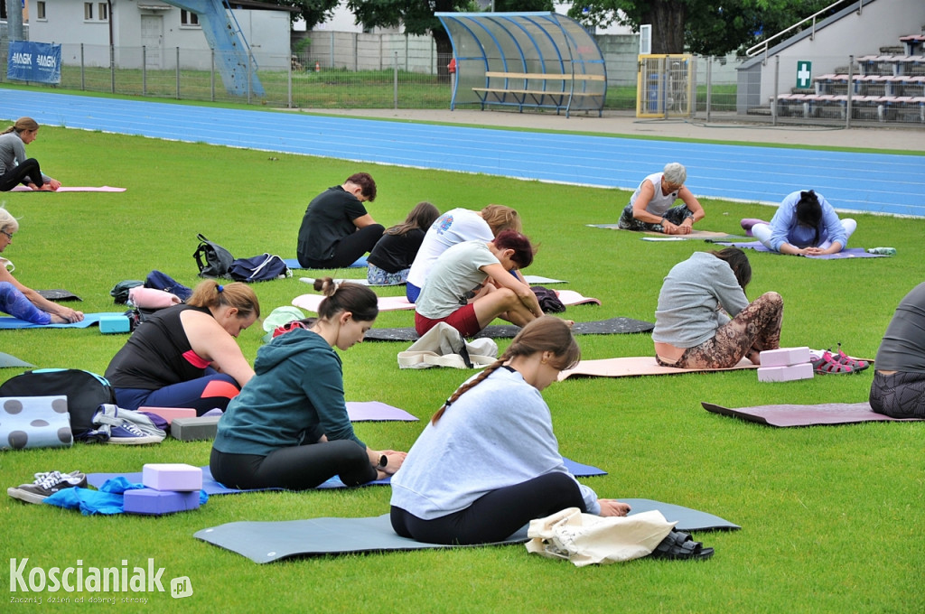 Joga na stadionie z Przystanią Mocy