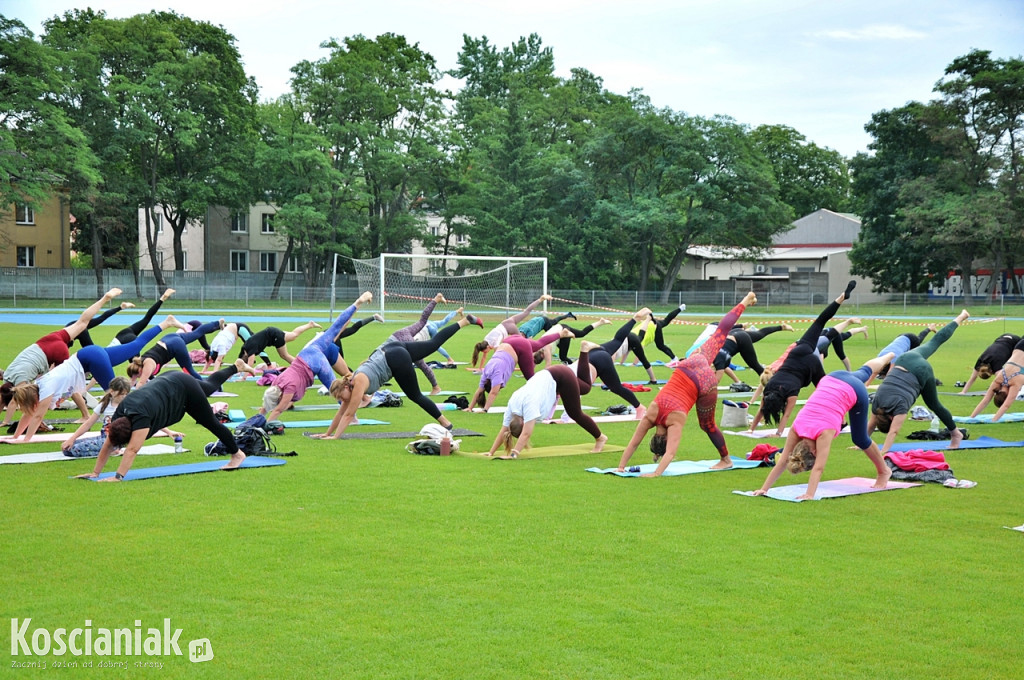 Joga na stadionie z Przystanią Mocy