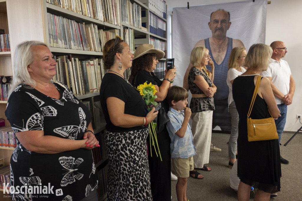 Wystawa „Fotografowie wędrowni” w bibliotece