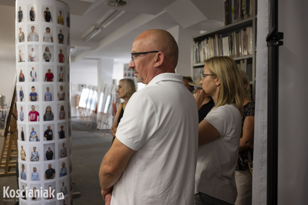 Wystawa „Fotografowie wędrowni” w bibliotece