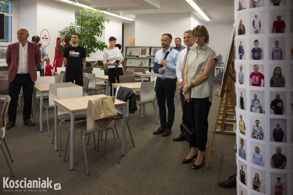 Wystawa „Fotografowie wędrowni” w bibliotece