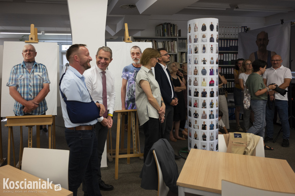 Wystawa „Fotografowie wędrowni” w bibliotece