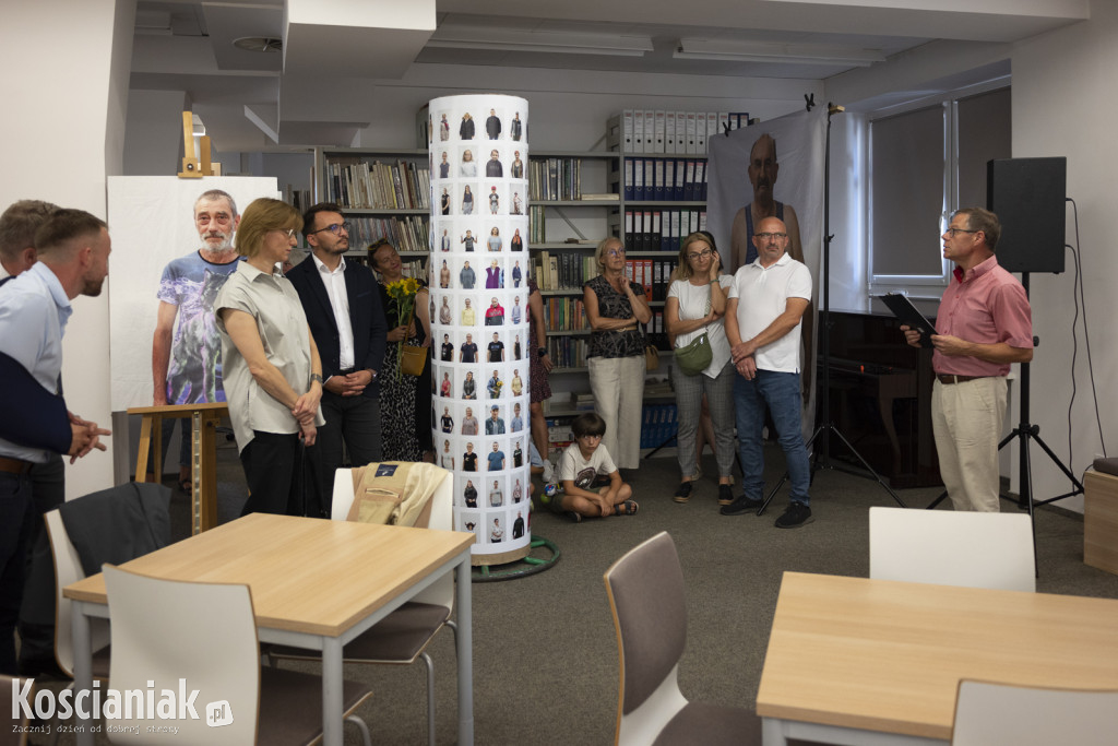 Wystawa „Fotografowie wędrowni” w bibliotece