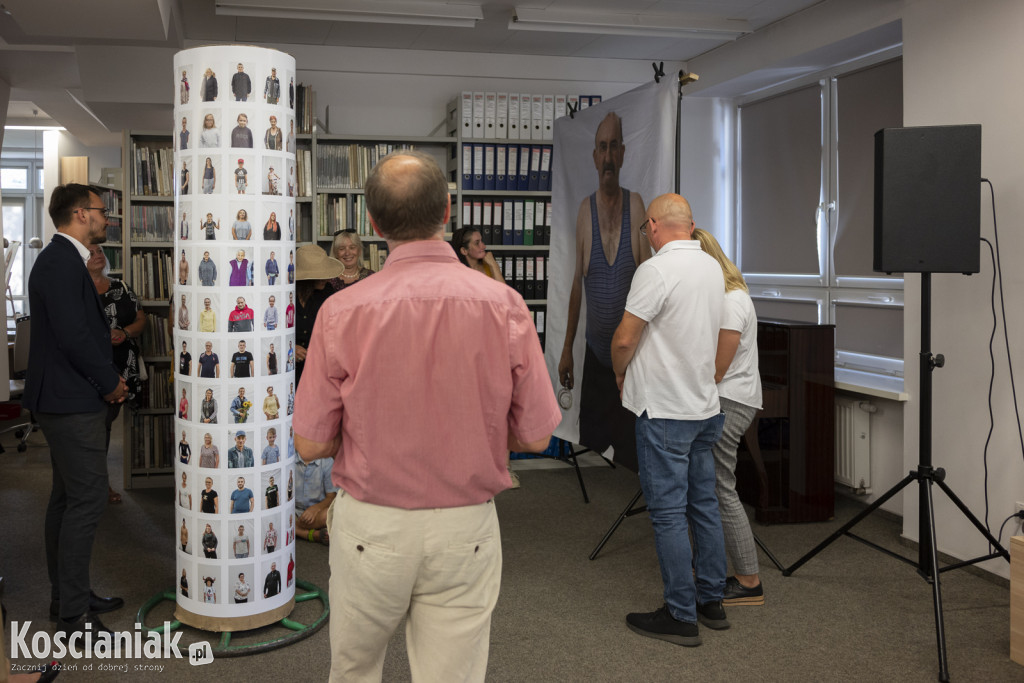 Wystawa „Fotografowie wędrowni” w bibliotece