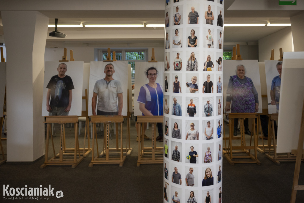 Wystawa „Fotografowie wędrowni” w bibliotece