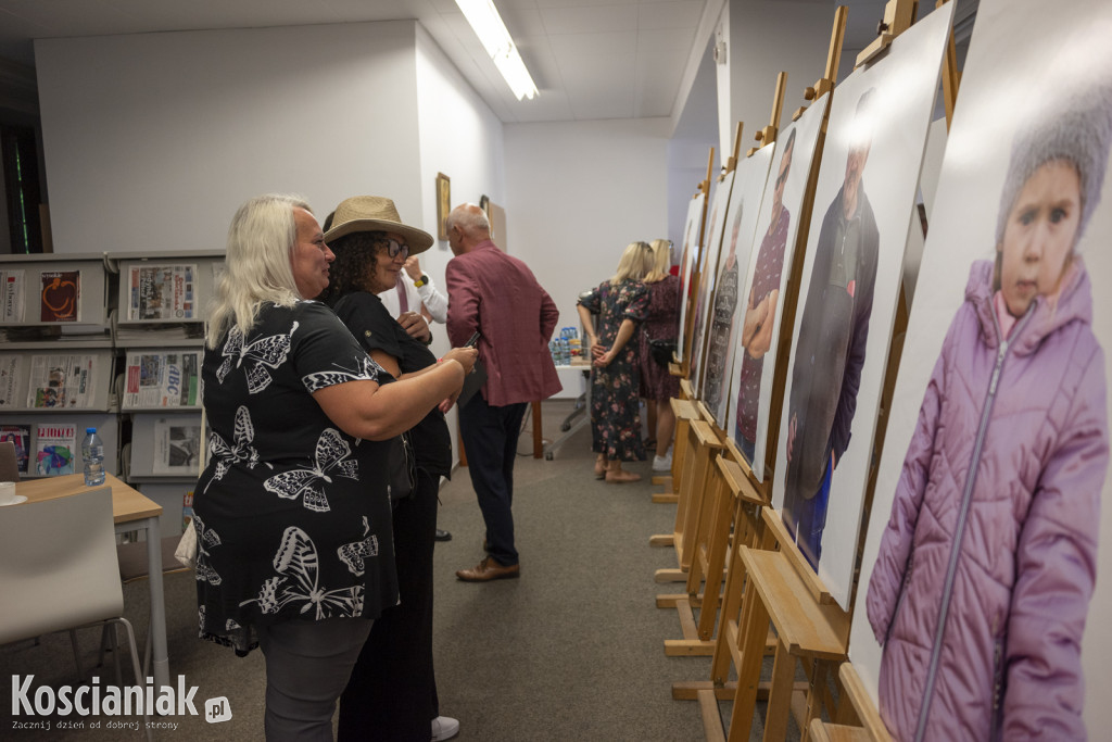 Wystawa „Fotografowie wędrowni” w bibliotece