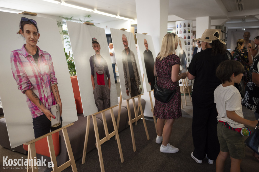 Wystawa „Fotografowie wędrowni” w bibliotece