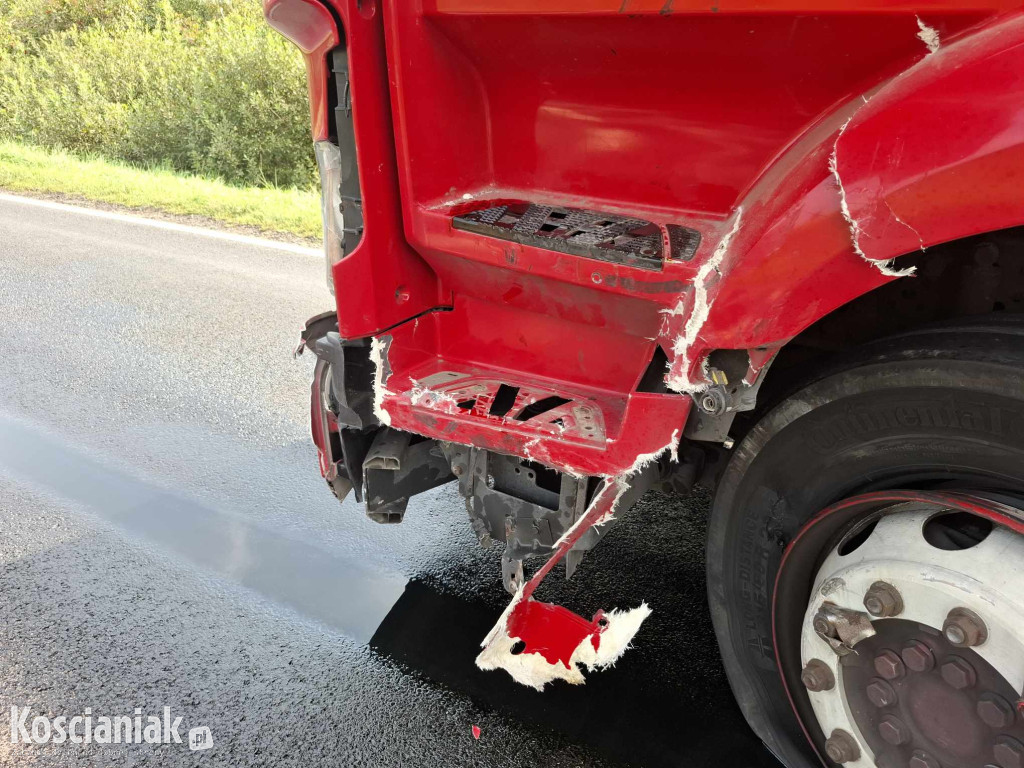 Zasnął za kierownicą i uderzył w ciężarówkę