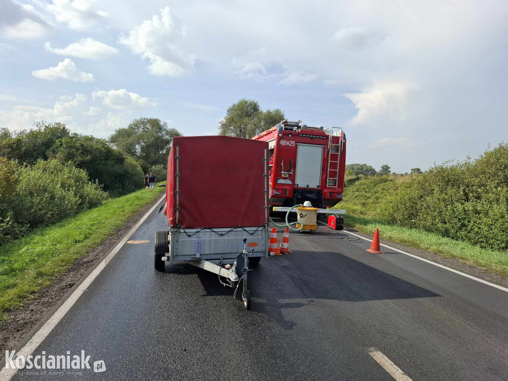 Zasnął za kierownicą i uderzył w ciężarówkę