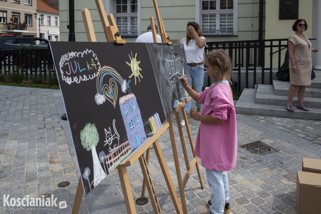 Dzieci malowały rynkowe kamieniczki