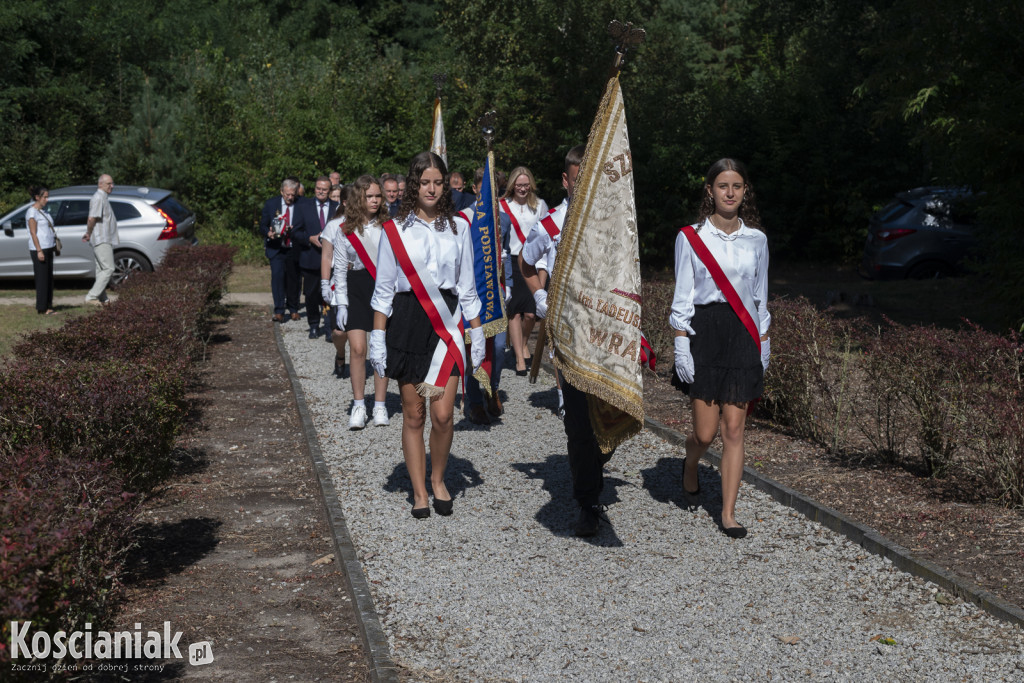 Oddali hołd pomordowanym w lesie w Kurzej Górze