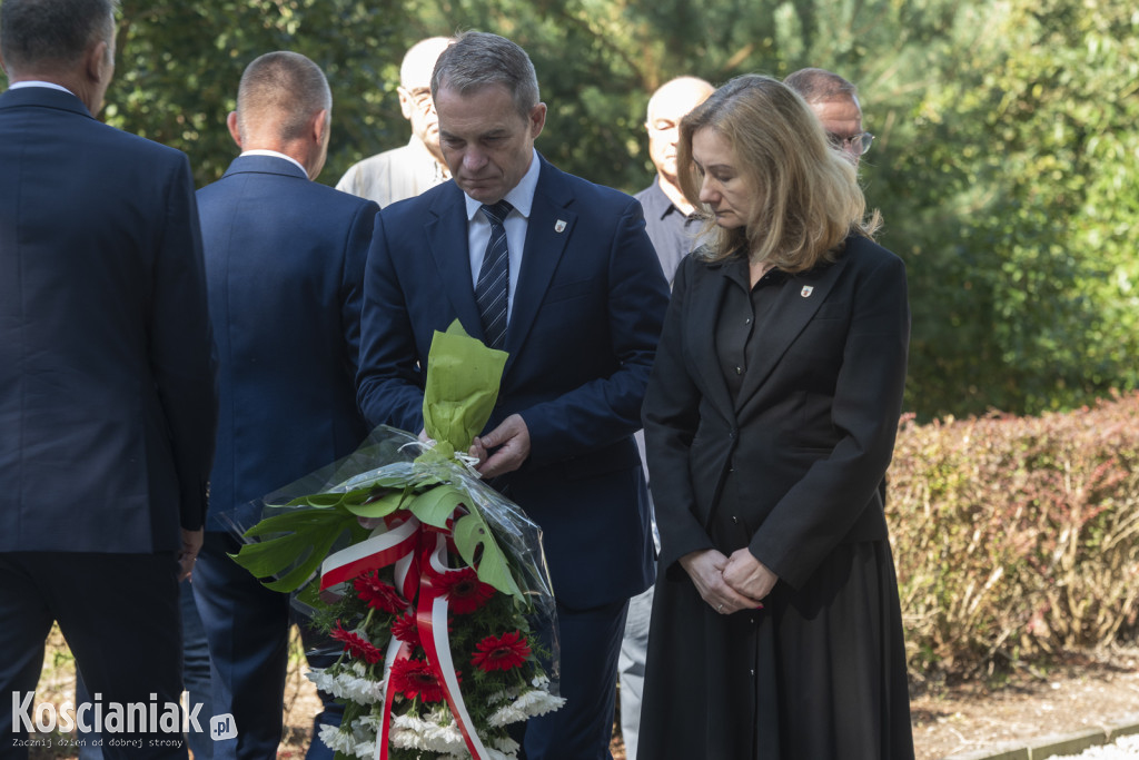 Oddali hołd pomordowanym w lesie w Kurzej Górze