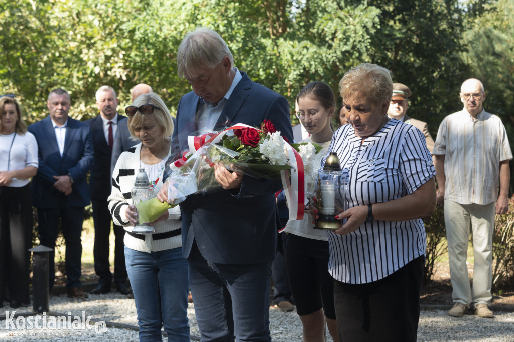 Oddali hołd pomordowanym w lesie w Kurzej Górze