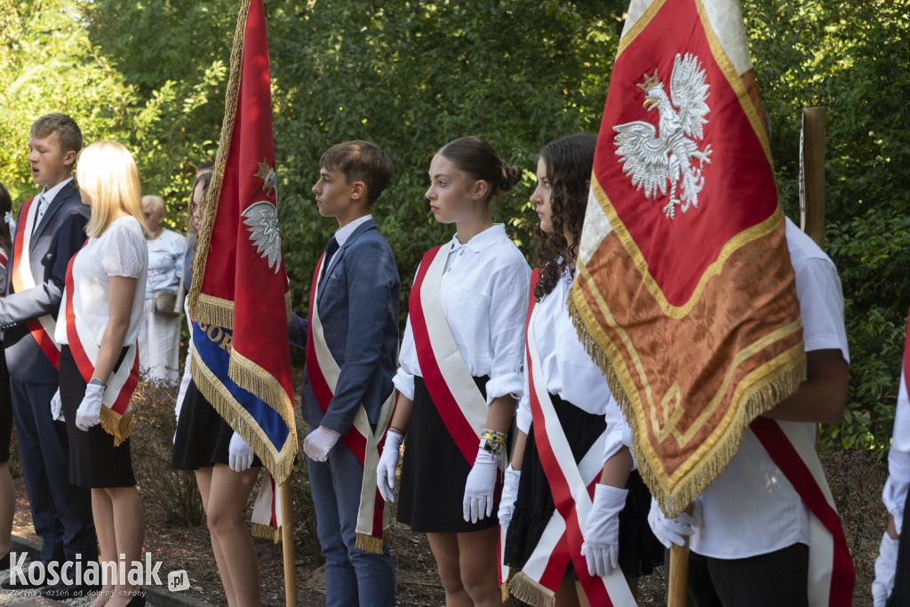 Oddali hołd pomordowanym w lesie w Kurzej Górze