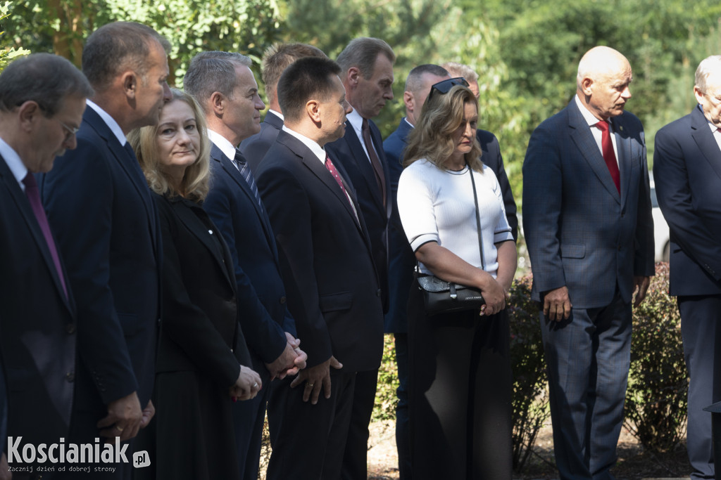 Oddali hołd pomordowanym w lesie w Kurzej Górze