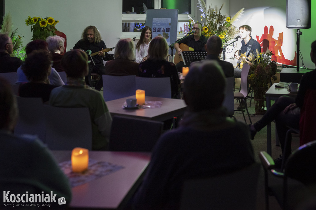 Koncert zespołu Jesienni w bibliotece