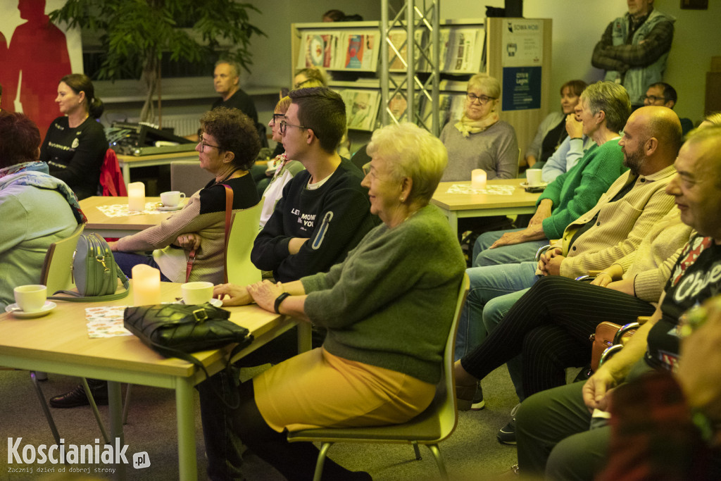 Koncert zespołu Jesienni w bibliotece