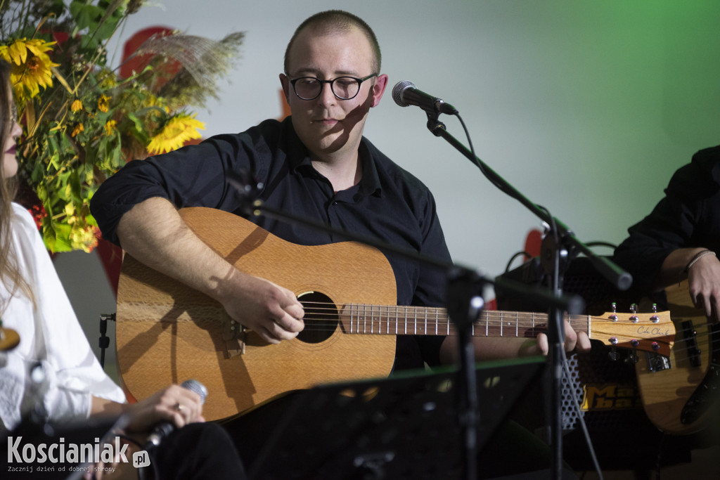 Koncert zespołu Jesienni w bibliotece