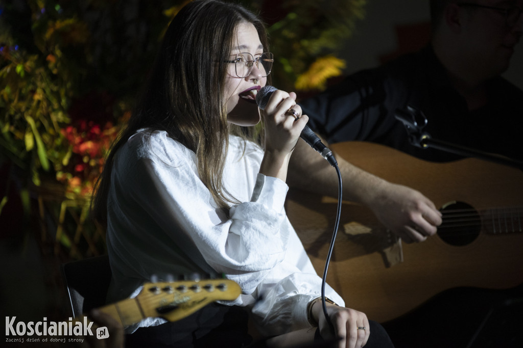 Koncert zespołu Jesienni w bibliotece