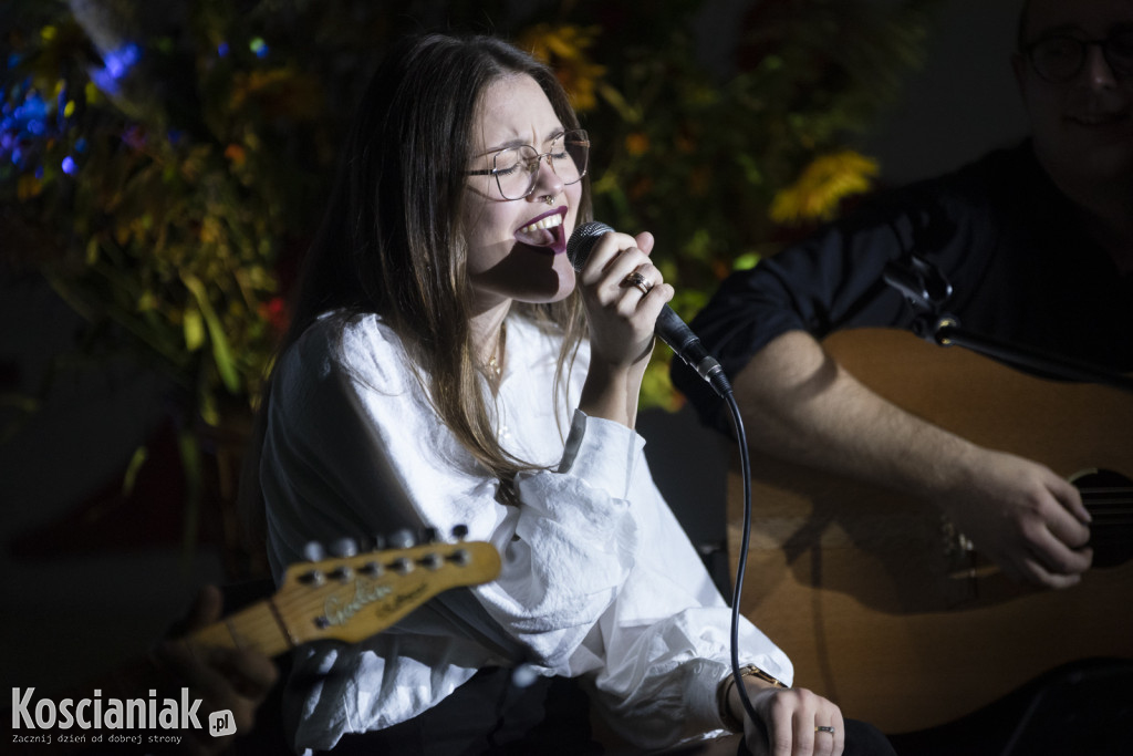 Koncert zespołu Jesienni w bibliotece