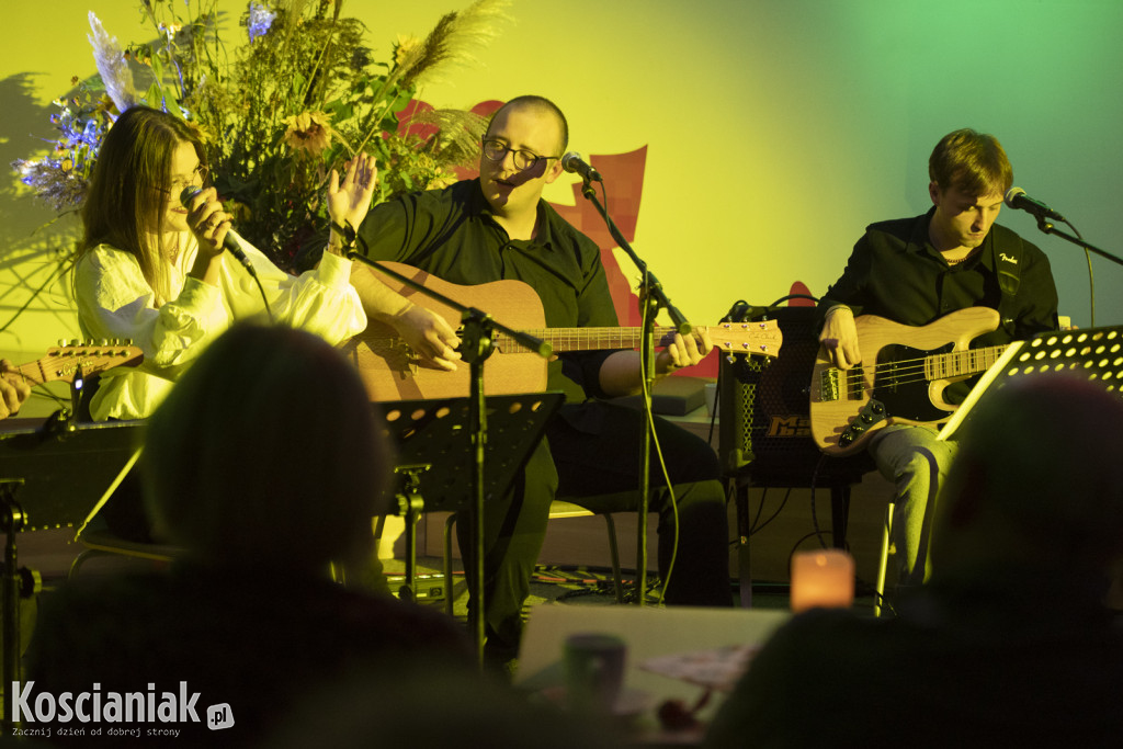 Koncert zespołu Jesienni w bibliotece