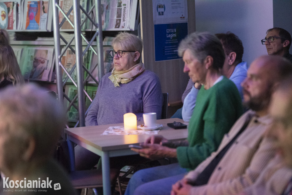 Koncert zespołu Jesienni w bibliotece