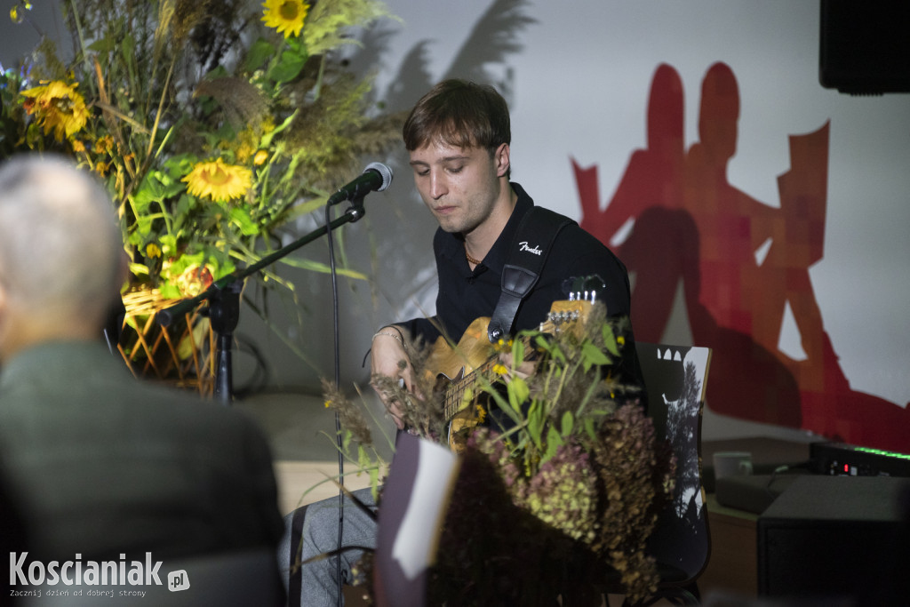 Koncert zespołu Jesienni w bibliotece