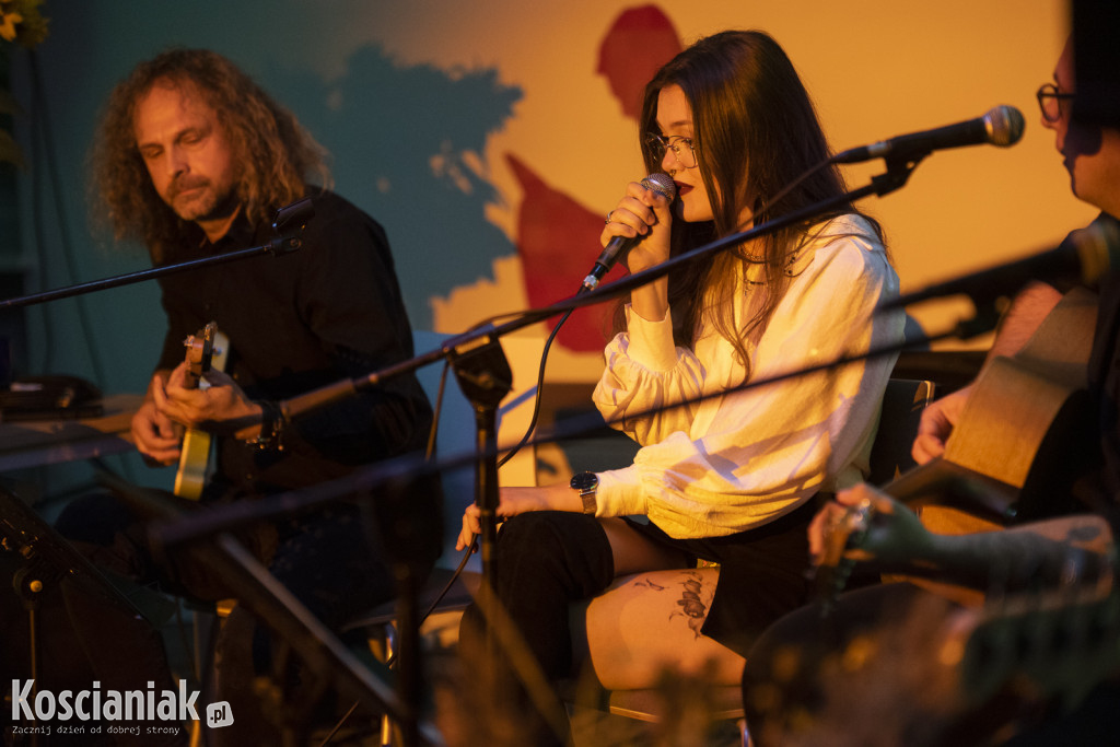 Koncert zespołu Jesienni w bibliotece