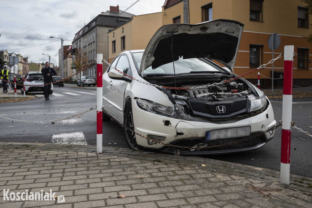 Kolizja na skrzyżowaniu w okolicy cmentarza