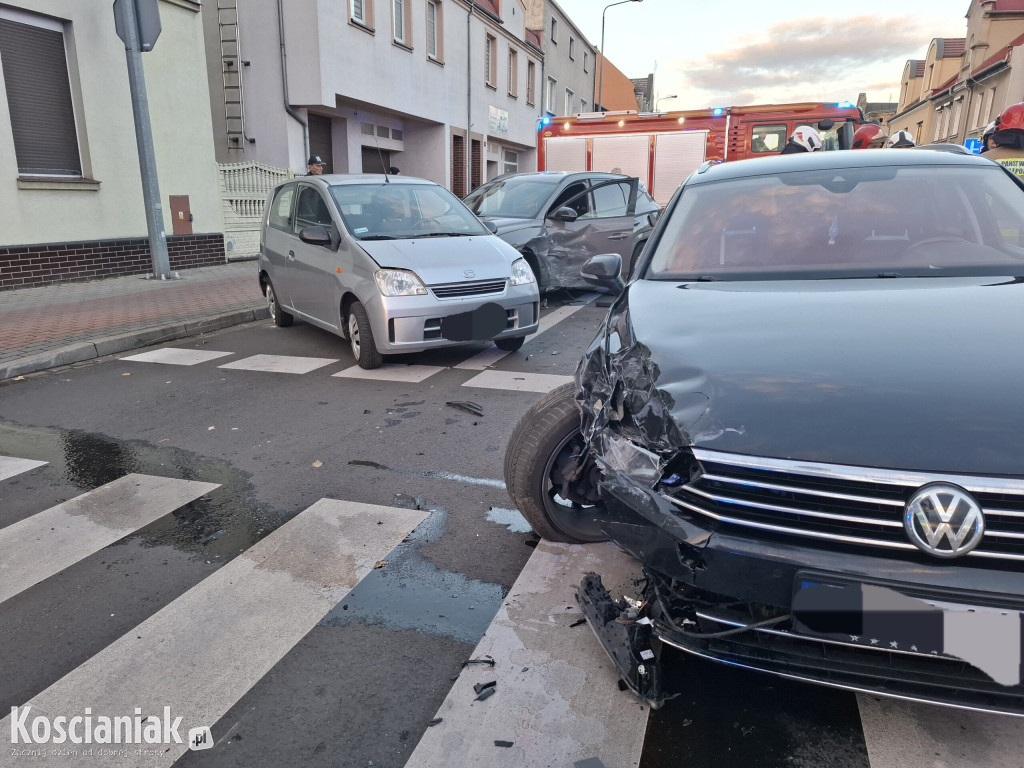 Zderzenie trzech aut „na światłach” w Kościanie