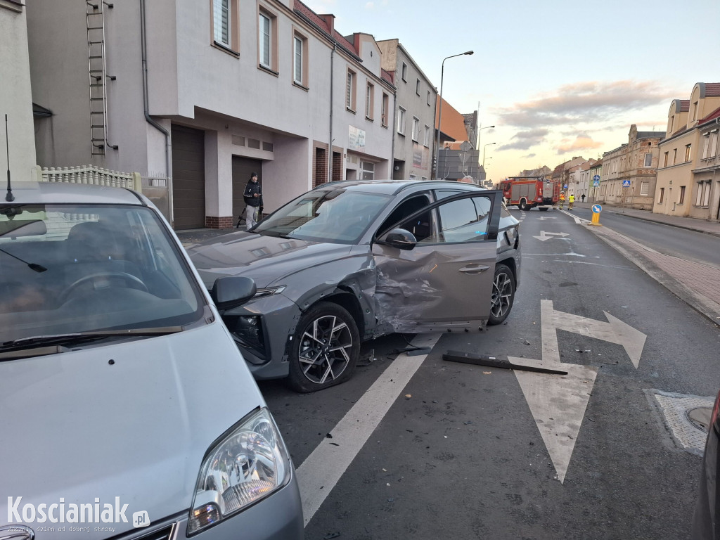 Zderzenie trzech aut „na światłach” w Kościanie