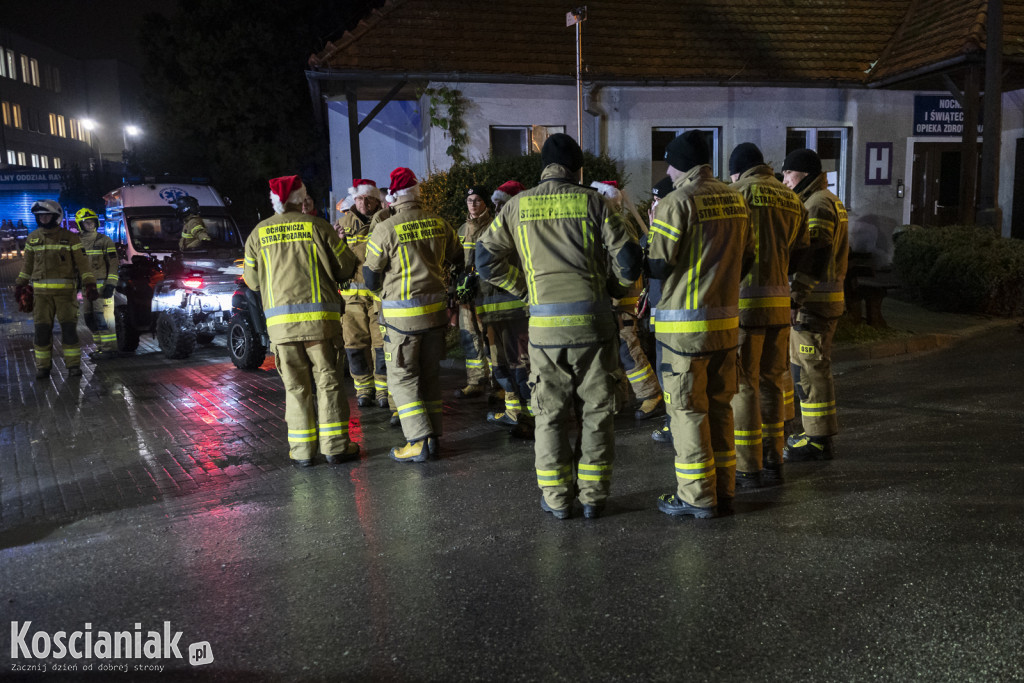 Strażacki św. Mikołaj odwiedził dzieci w szpitalu