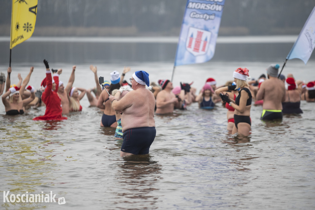 Mikołajkowe morsowanie w Nowym Dębcu