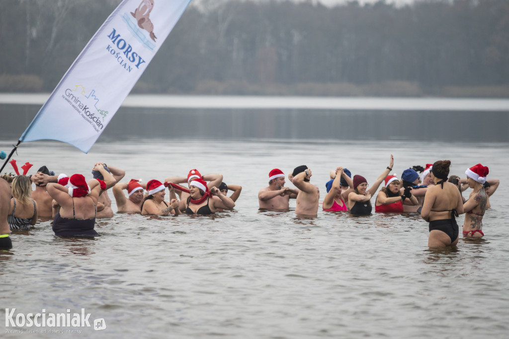 Mikołajkowe morsowanie w Nowym Dębcu