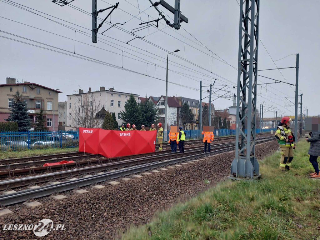 Mężczyzna zginął pod kołami pociągu w Lesznie