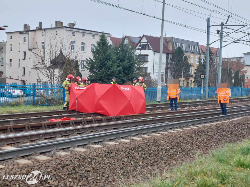 Mężczyzna zginął pod kołami pociągu w Lesznie