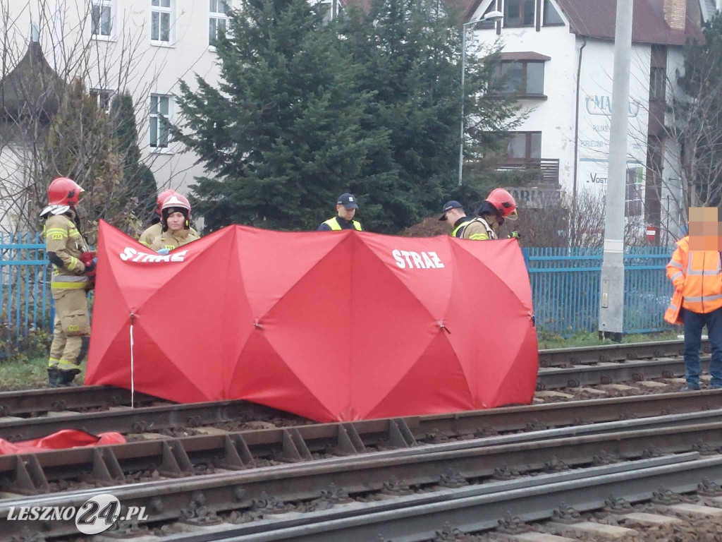 Mężczyzna zginął pod kołami pociągu w Lesznie