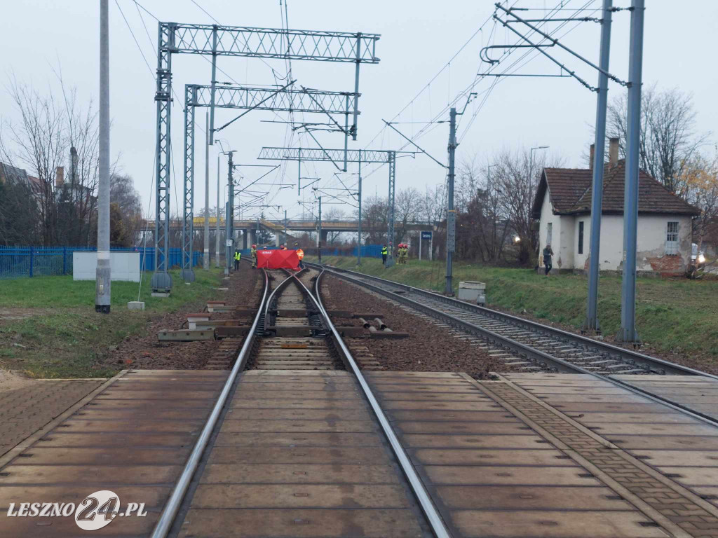 Mężczyzna zginął pod kołami pociągu w Lesznie