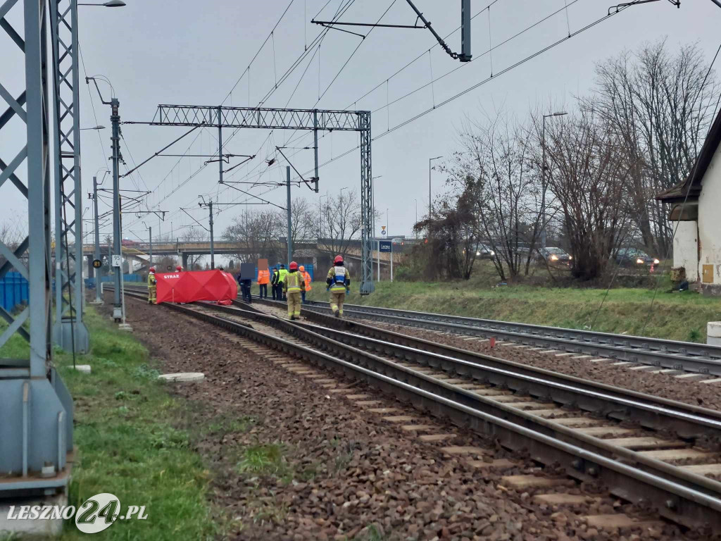 Mężczyzna zginął pod kołami pociągu w Lesznie