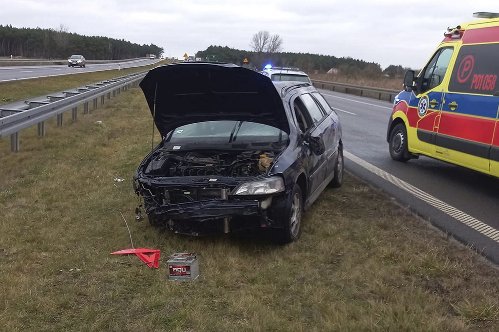 Pijany doprowadził do dachowania na S5.