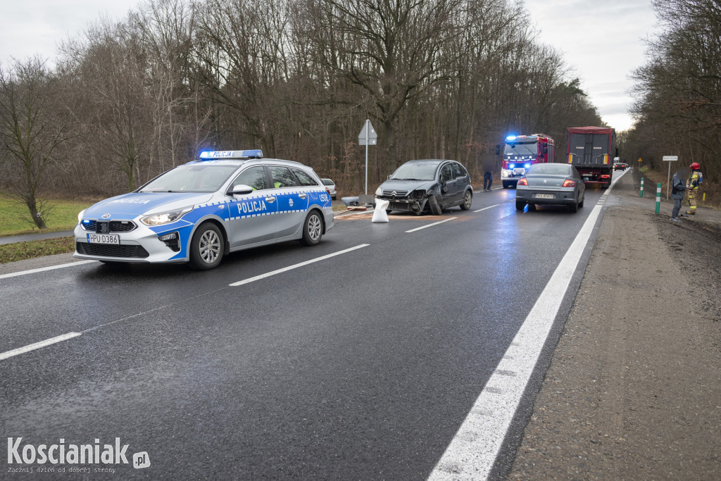 Kolizja dwóch aut przed Racotem