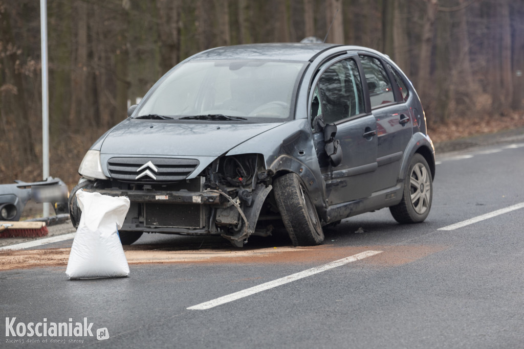 Kolizja dwóch aut przed Racotem